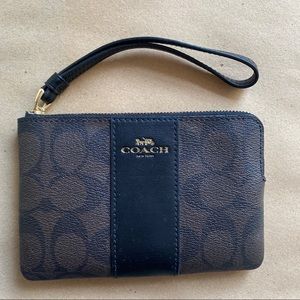 NWOT Coach Wristlet